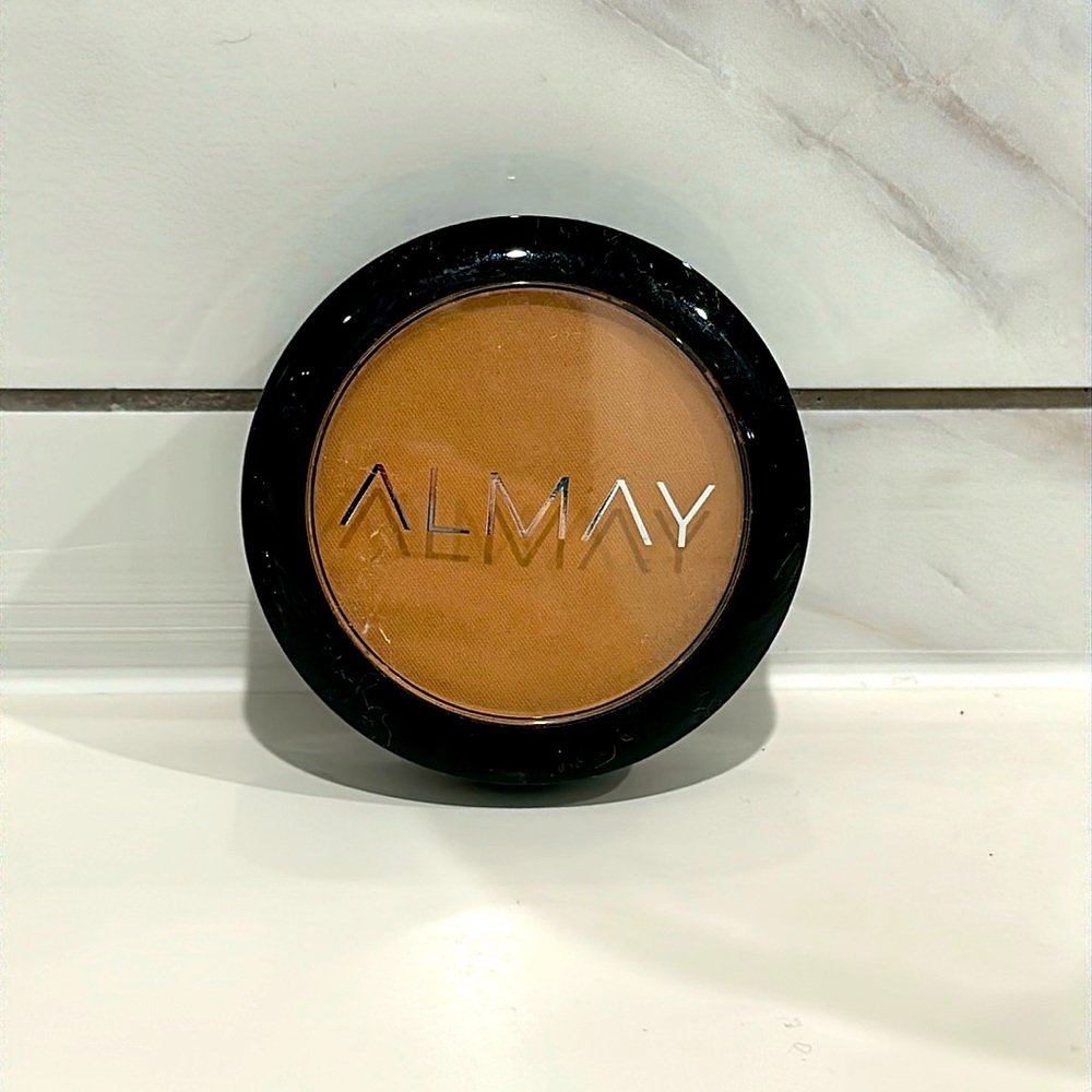 Brand new Almay pressed powder